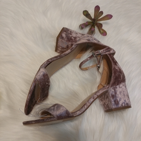 🥳Host Pick 🥳 NWOT Express Pink Velvet Chunky Heel - Picture 7 of 8